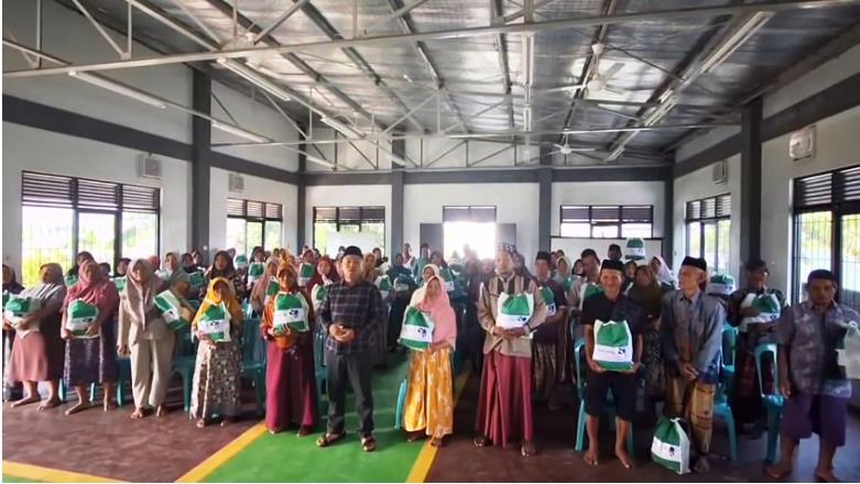 Serahkan Bantuan Pada Korban Banjir Bonang, Zayin Dorong Pemerintah Percepat Normalisasi Sungai Tuntang